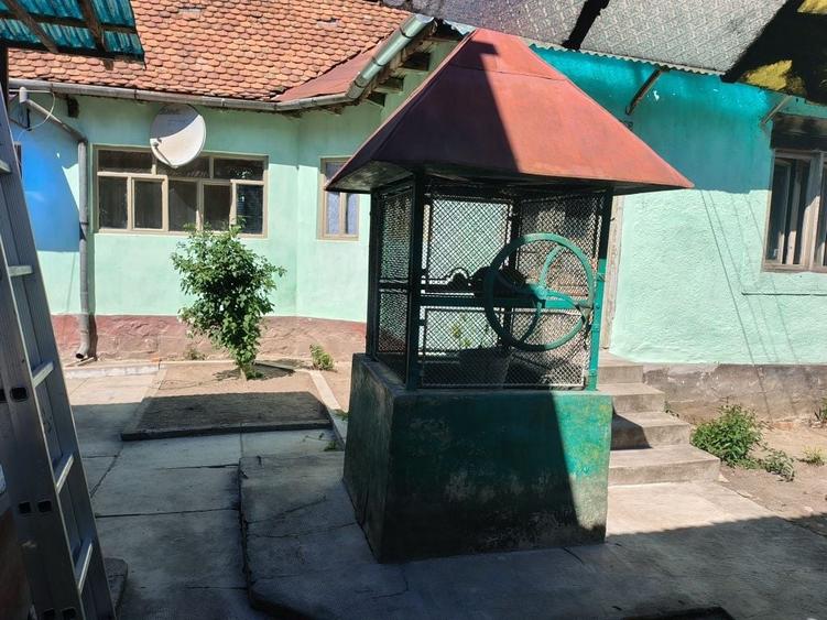 Casă cu 4 camere în Chisindia