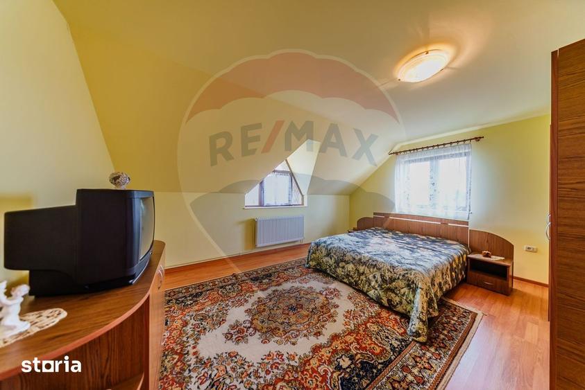 Casă cu 7 camere cu Teren 1588 Mp în Zădăreni