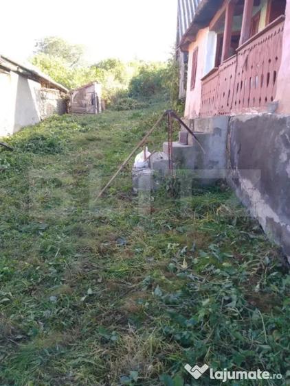 Casă cu 2 camere cu Teren 2111 Mp în Săndulești