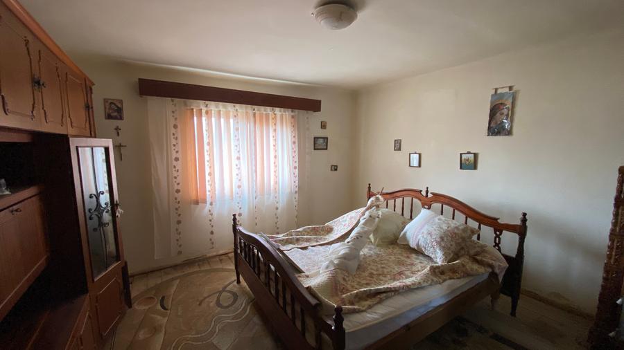 Casă individuală cu 3 camere cu Teren 3200 Mp în Dobrogostea