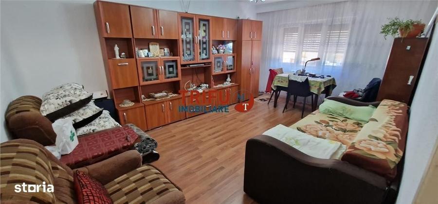 Apartament cu 3 camere decomandat în Cetate