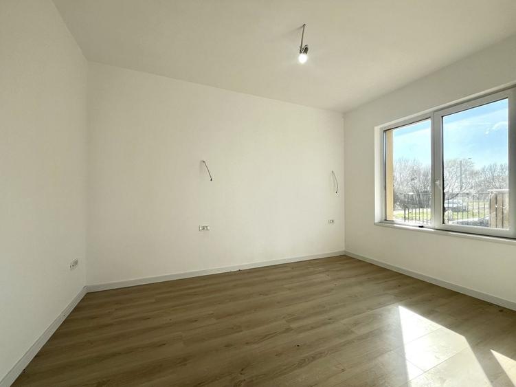 Duplex cu 5 camere cu Canalizare în Ghiroda