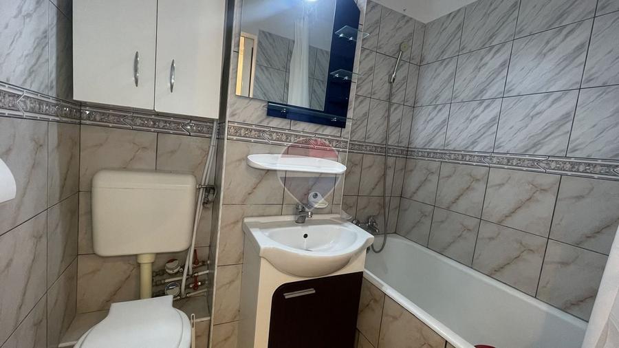 Apartament cu 2 camere decomandat, mobilat în Titan