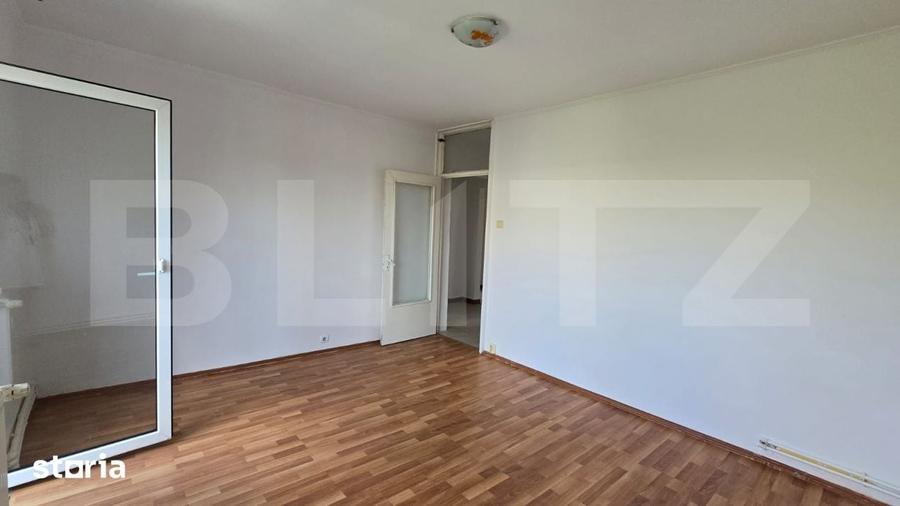 Apartament cu 3 camere decomandat în Micro 17