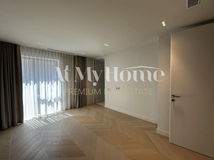 Apartament cu 4 camere decomandat în Kiseleff