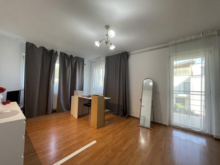 Duplex cu 8 camere cu Canalizare în Otopeni