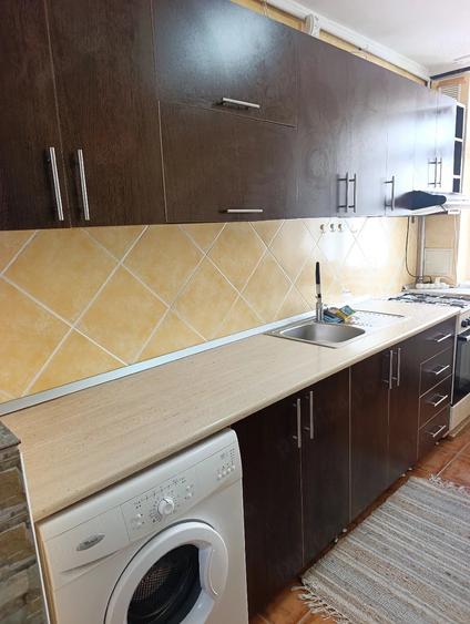 Apartament cu 2 camere decomandat în Precista