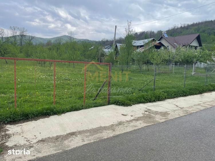 Teren de 4057 mp, în Aluniș