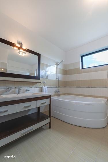 Casă cu 5 camere cu Teren 650 Mp în Agigea