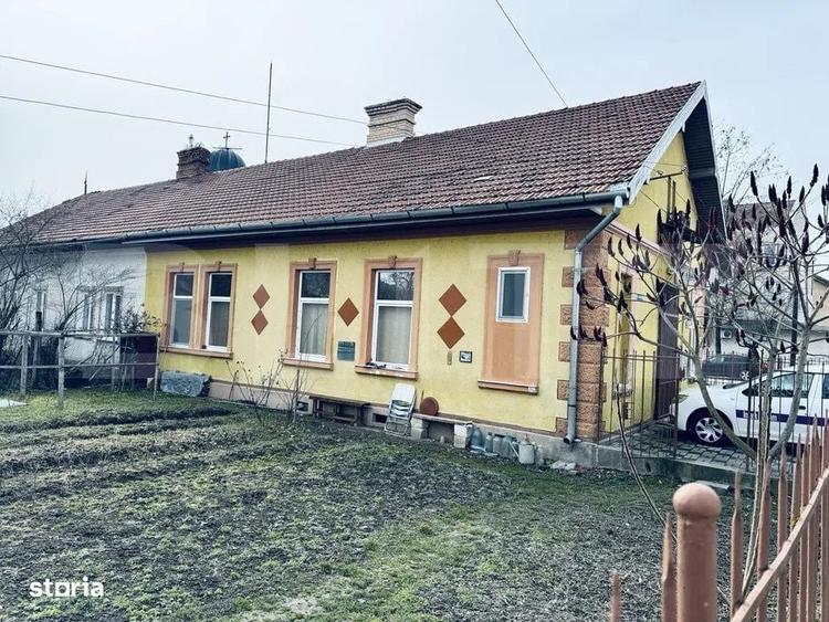 Casă cu 2 camere cu Teren 560 Mp în Central