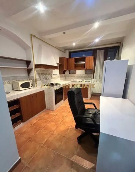 Apartament cu 2 camere decomandat, mobilat în P-ța Romană