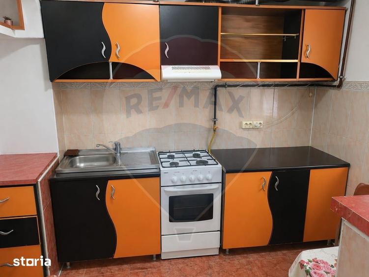 Apartament cu 3 camere, mobilat în Central