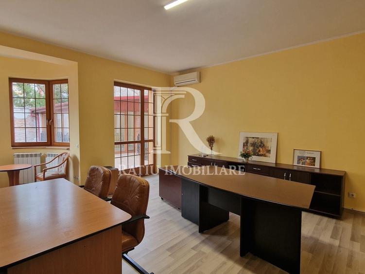 Spațiu comercial, de 640 mp, în Central