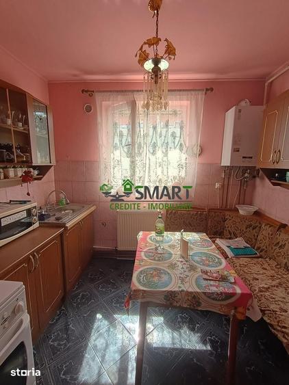 Apartament cu 3 camere semidecomandat în Valea Roșie