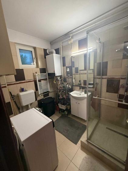 Apartament cu 4 camere decomandat, mobilat în Roșu