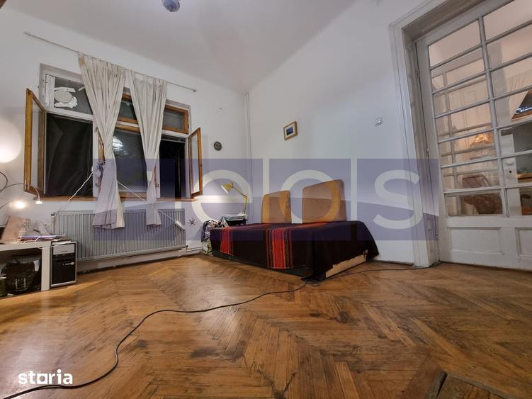 Casă cu 9 camere semidecomandat cu Teren 260 Mp în Timpuri Noi