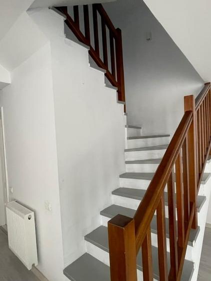 Casă cu 5 camere cu Teren 100 Mp în Central