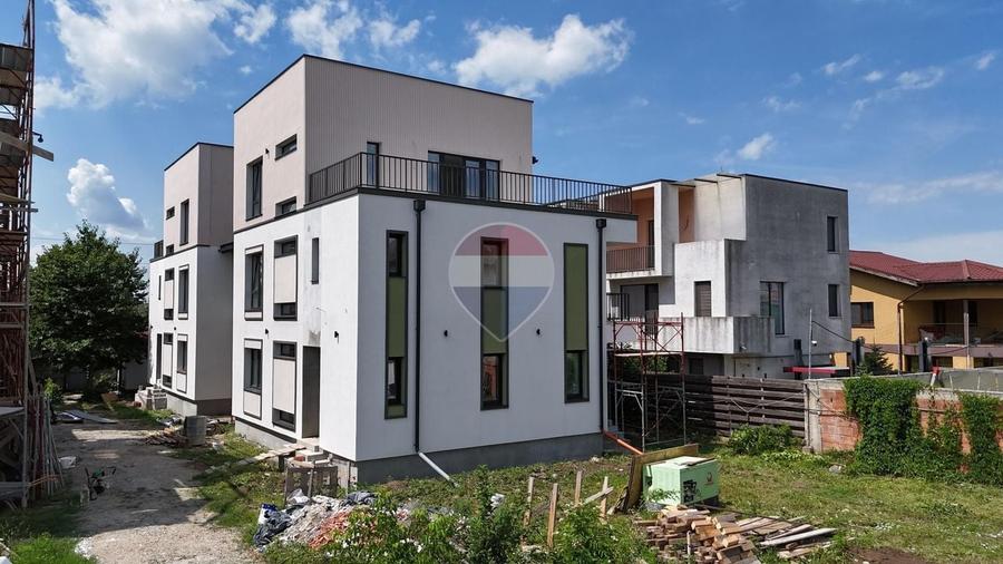 Casă cu 8 camere cu Teren 300 Mp în Ultracentral