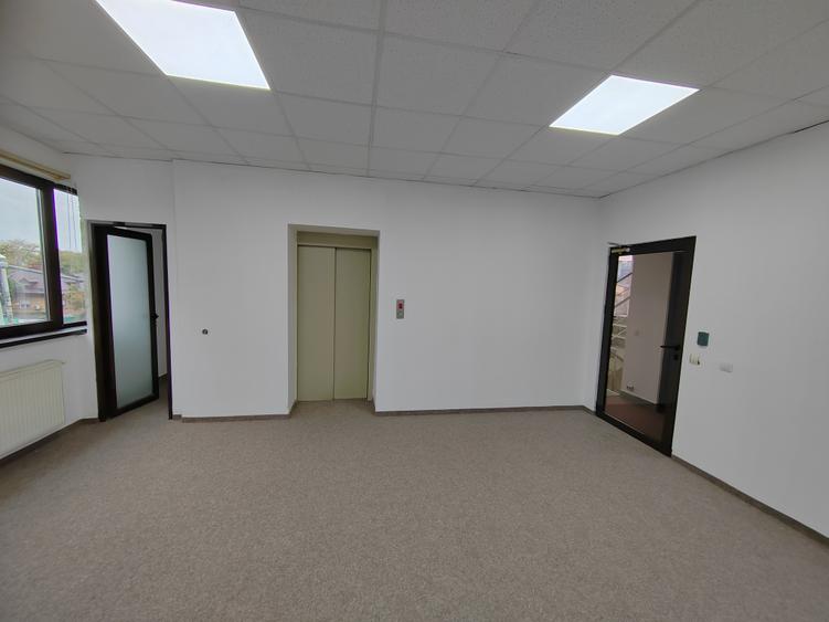 Casă individuală cu 10 camere cu Teren 400 Mp în Barbu Văcărescu