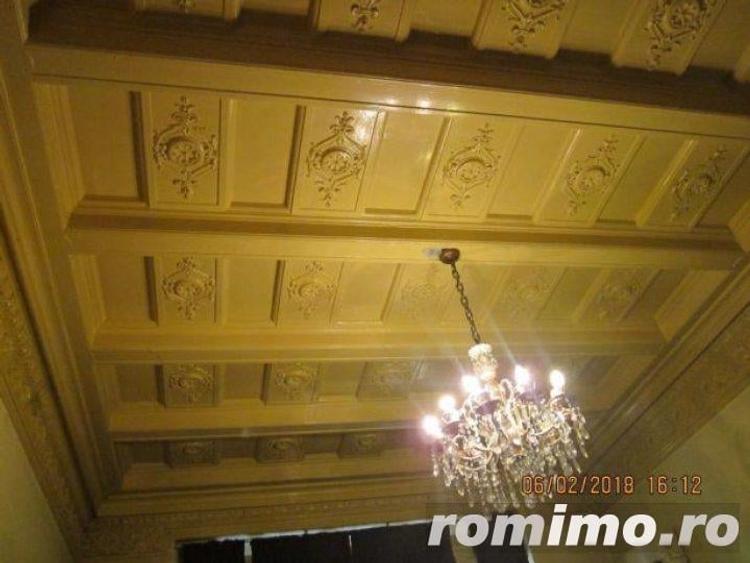Casă cu 14 camere cu Teren 550 Mp în Romană