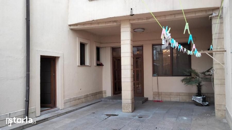 Casă cu 8 camere cu Teren 200 Mp în Tomis II