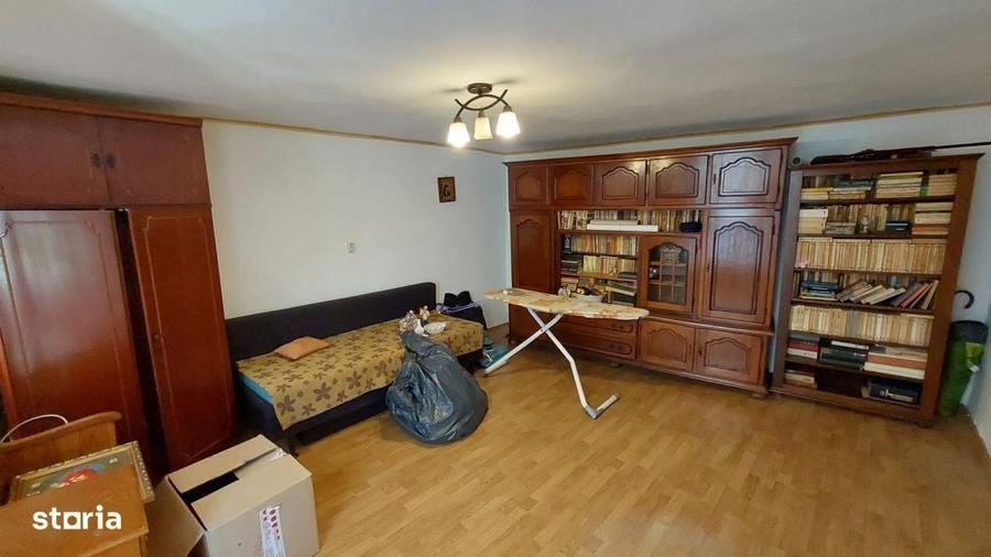 Casă cu 8 camere în Sadu