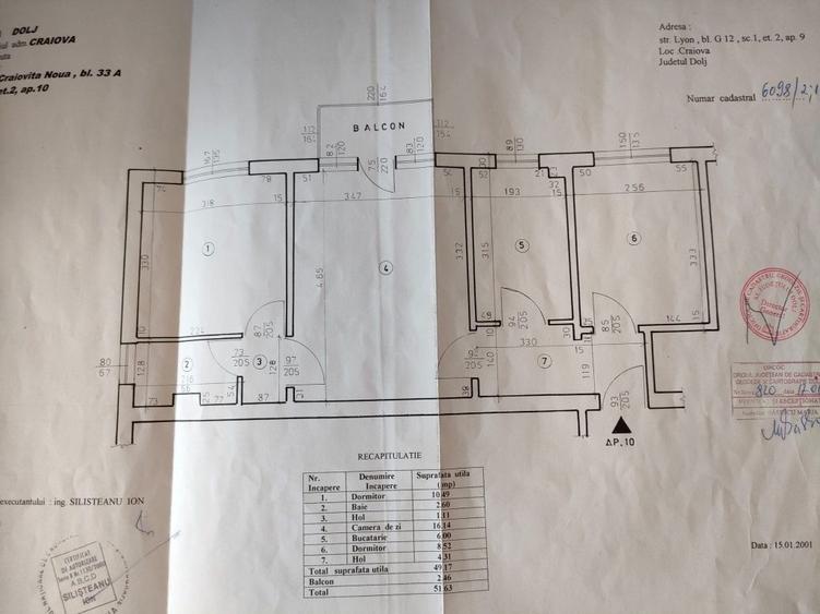 Apartament cu 3 camere semidecomandat în Craiovița Nouă