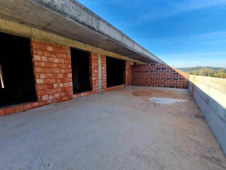 Apartament cu 3 camere decomandat în Căzănești (Râmnicu Vâlcea)