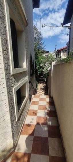 Casă individuală cu 5 camere cu Canalizare în Doamna Ghica