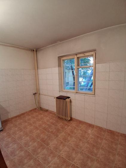 Apartament cu 3 camere decomandat în Olteniței