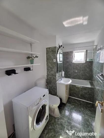 Apartament cu 3 camere decomandat în Micro 5