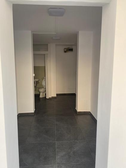 Spațiu comercial, de 15 mp, în Decebal
