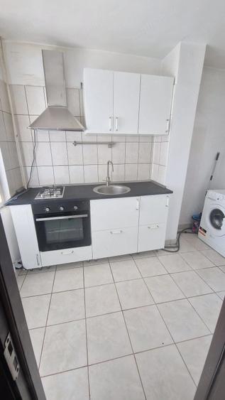 Garsonieră decomandată în Tei