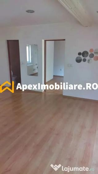 Apartament cu 2 camere decomandat în Victoriei