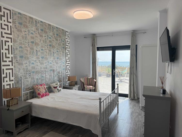 Apartament cu 4 camere decomandat, mobilat în Exterior Vest