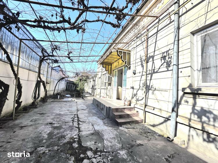 Casă cu 5 camere decomandat cu Teren 500 Mp în Central