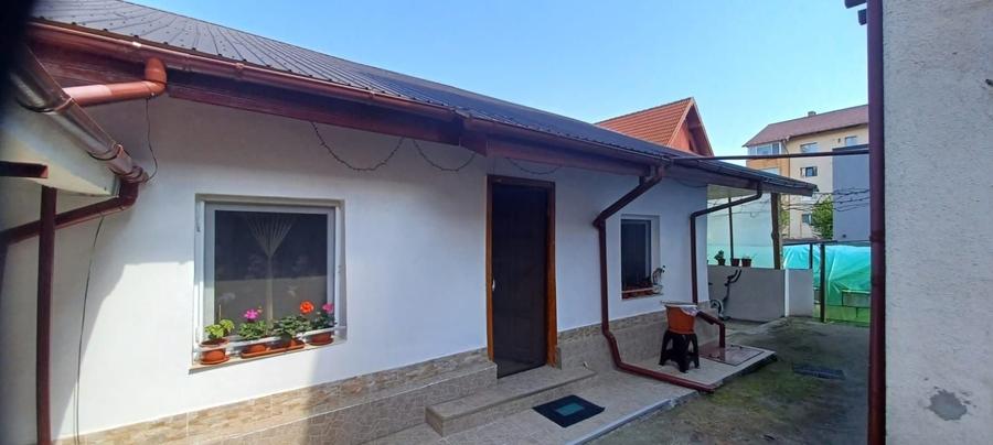 Casă cu 4 camere în Noua