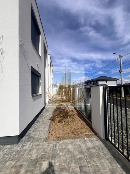 Duplex cu 5 camere cu Canalizare în Moșnița Nouă