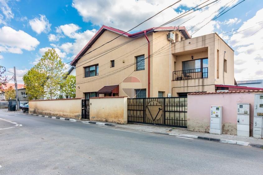 Casă individuală cu 8 camere cu Teren 440 Mp în Chiajna