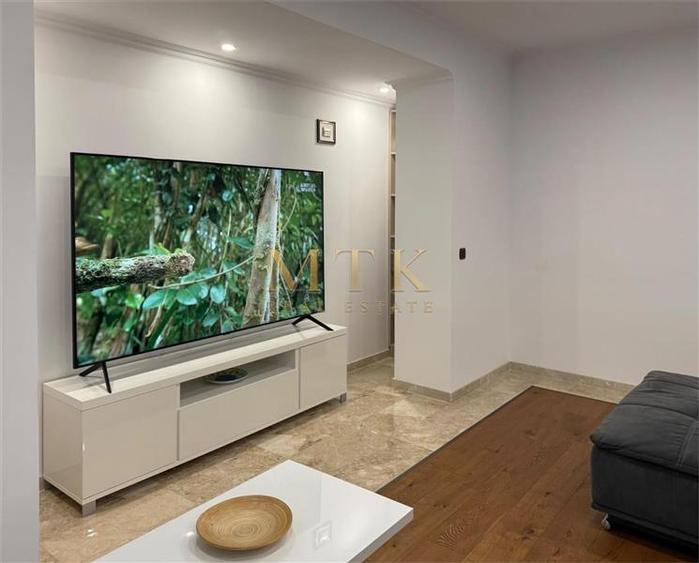 Apartament cu 3 camere decomandat, mobilat în Arcul de Triumf