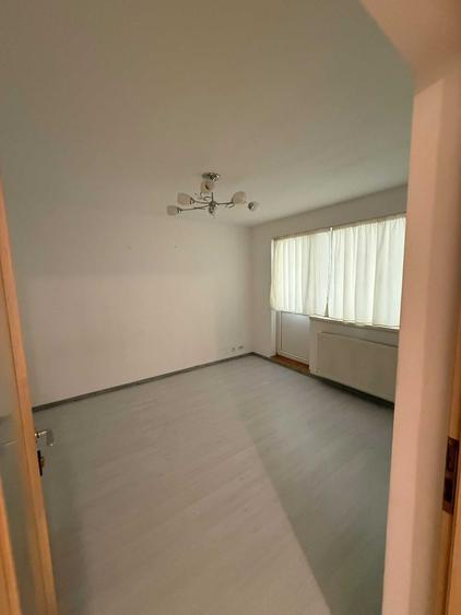 Apartament cu 4 camere decomandat în Rahova