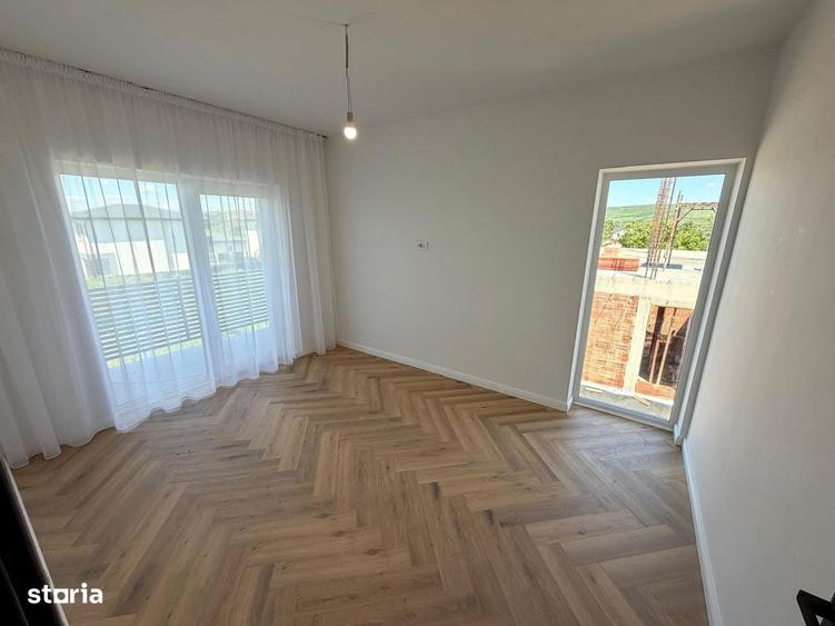 Casă cu 4 camere decomandat în Central