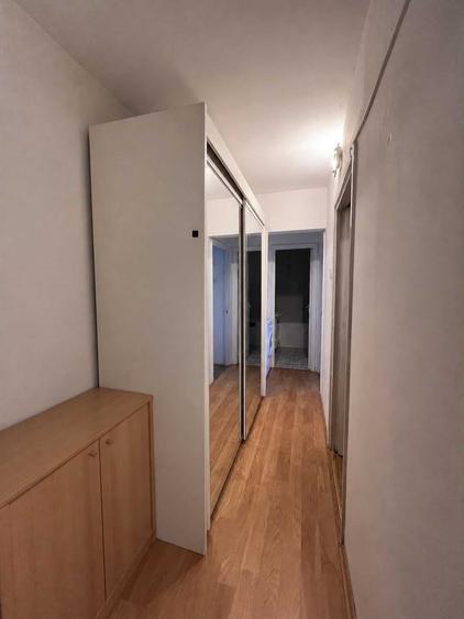 Apartament cu 3 camere decomandat în Calea București