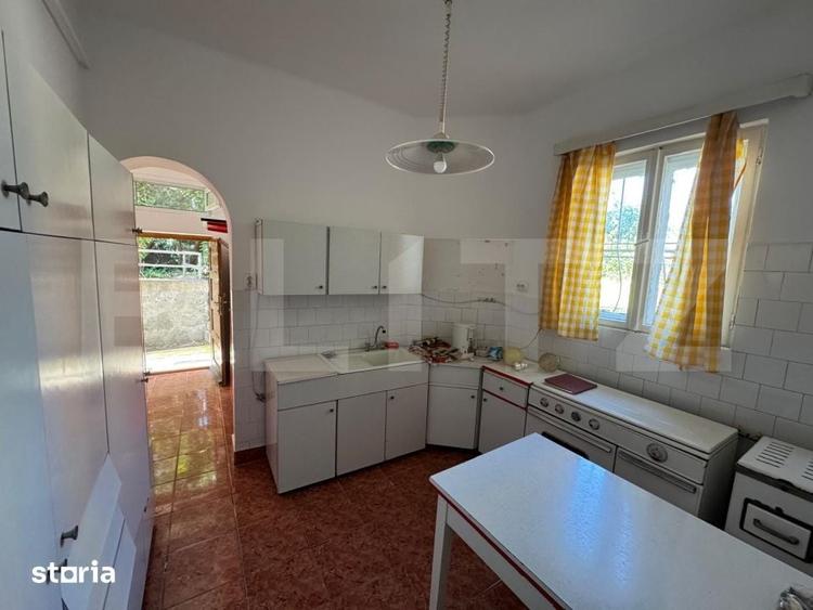 Casă cu 6 camere cu Teren 700 Mp în 700