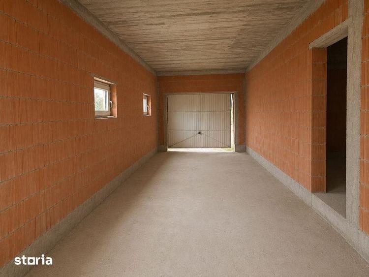 Casă cu 5 camere cu Teren 637 Mp în Sud