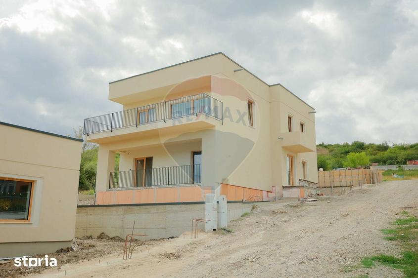 Casă cu 5 camere cu Teren 435 Mp în Paleu