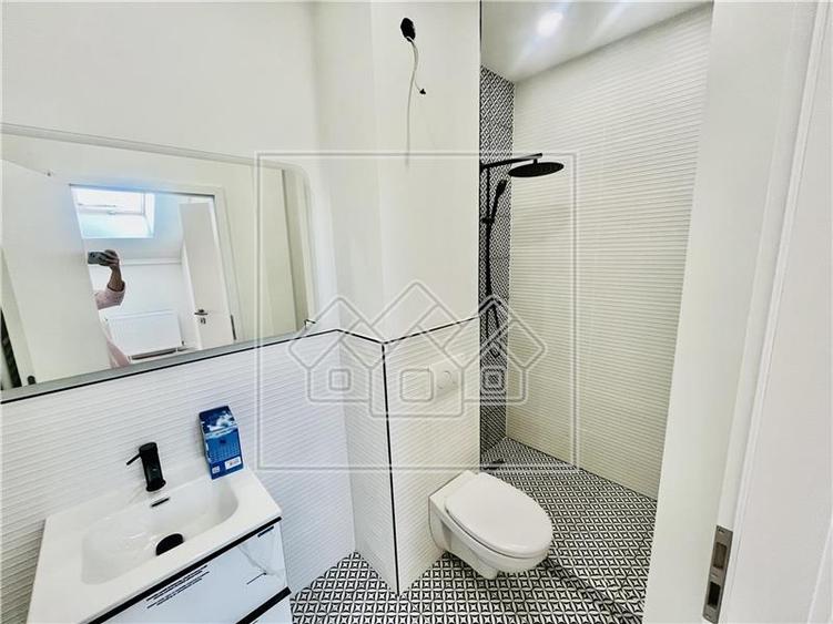 Penthouse cu 2 camere decomandat în Exterior Vest