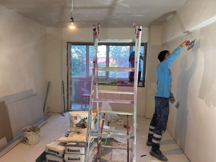 Apartament cu 3 camere semidecomandat în Lacul Tei