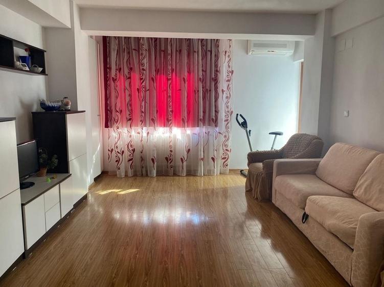 Apartament cu 3 camere decomandat în Exterior Vest