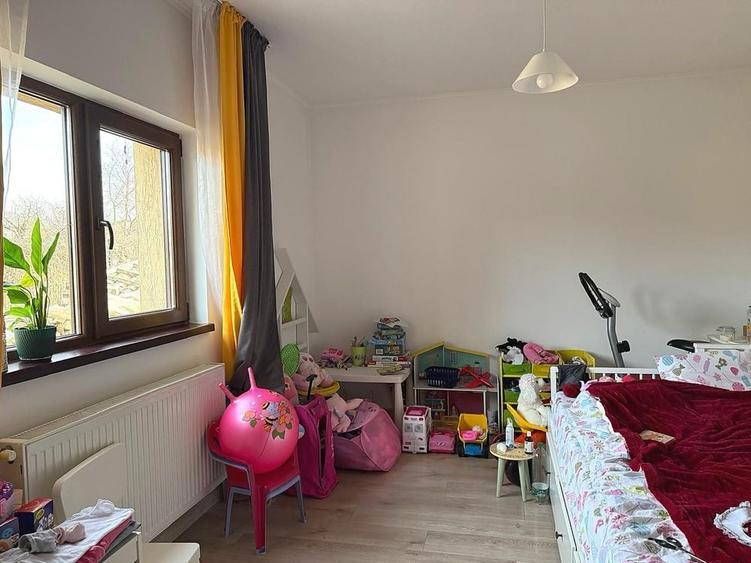 Casă cu 4 camere în Aroneanu